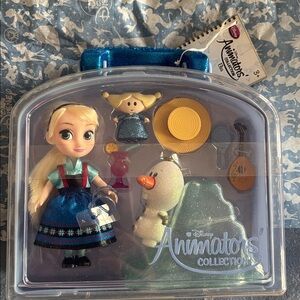 Authentic Disney Frozen Elsa Animator's Collection Mini Doll Playset —NEW